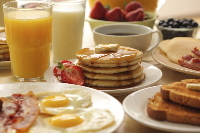 Como hacer un desayuno americano 1 768x512