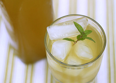 Iced Green Tea with Ginger and Lemongrass