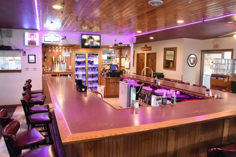 costas sports bar and grill 3 768x512