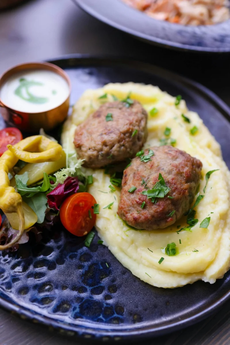 Juicy Pan-Seared Meat Patties with Creamy Herb Mashed Potatoes and Quick Pan Gravy
